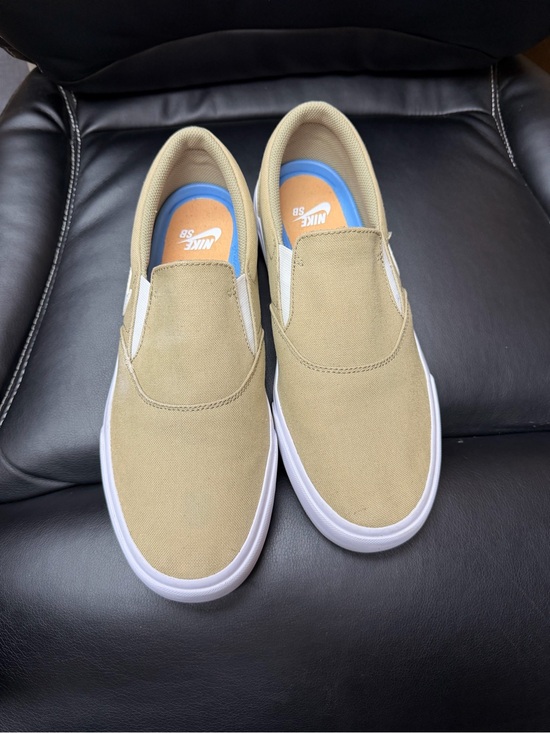 Nike SB Chron 2 Slip Skate Shoes Tan Khaki Canvas Mens Size 9 medium width (D,M)